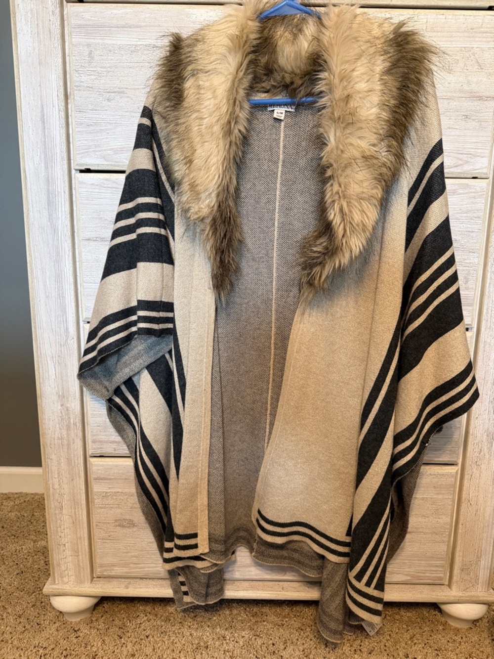 Women’s Merona Taupe Knit Sweater with Faux Fur Collar. S/M